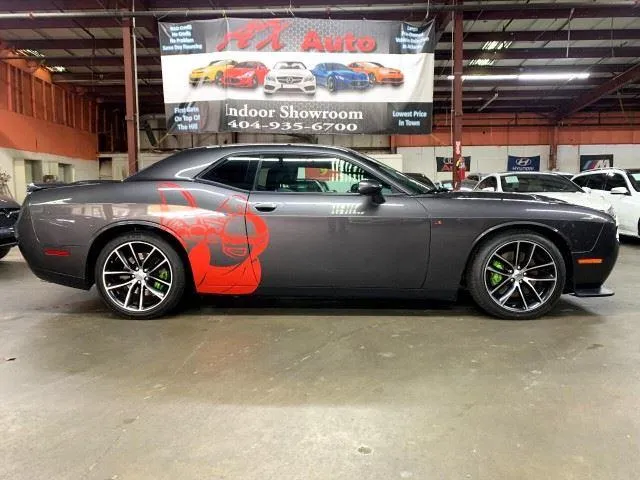 Dodge Challenger photo 8
