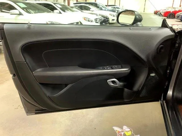 Dodge Challenger photo 17
