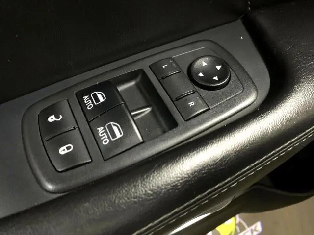 Dodge Challenger photo 18