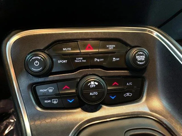 Dodge Challenger photo 33