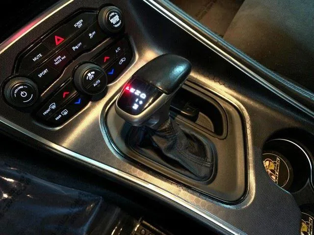 Dodge Challenger photo 34