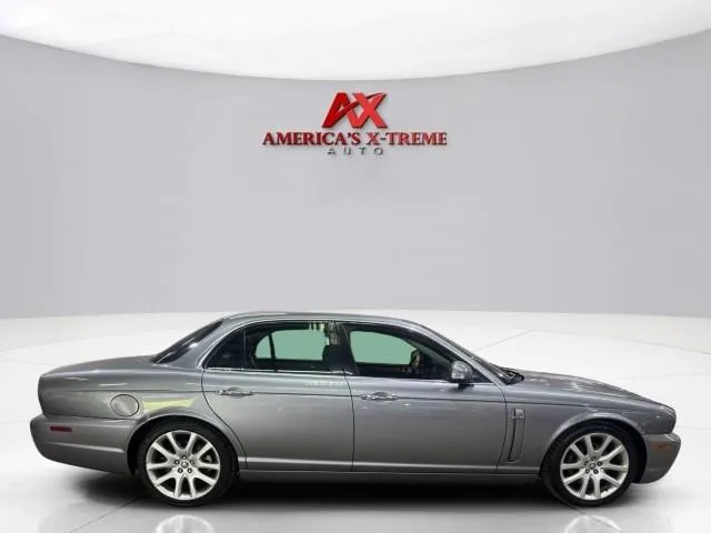 Jaguar XJ photo 8