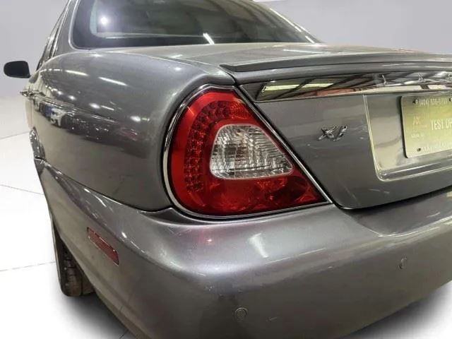 Jaguar XJ photo 12