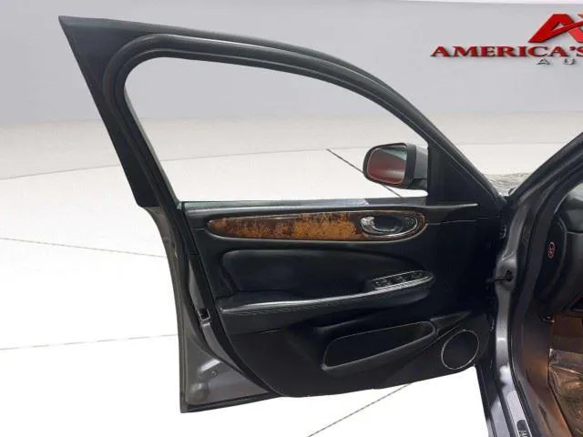 Jaguar XJ photo 15