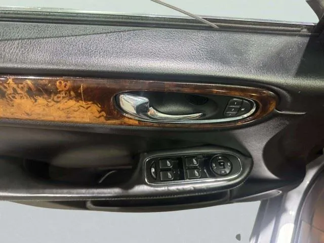 Jaguar XJ photo 16