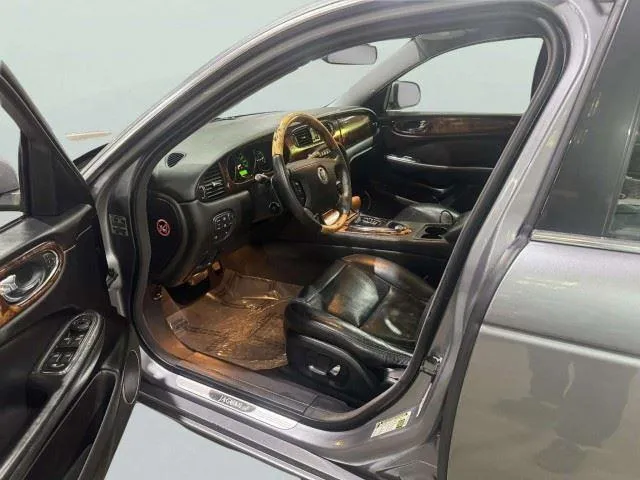 Jaguar XJ photo 17