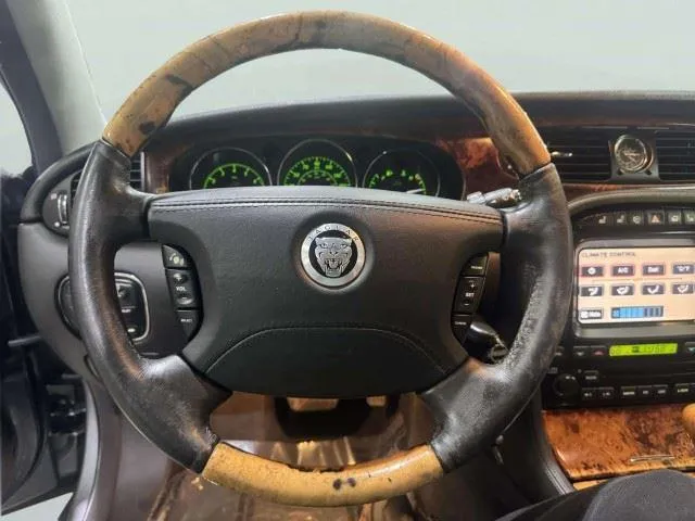 Jaguar XJ photo 21