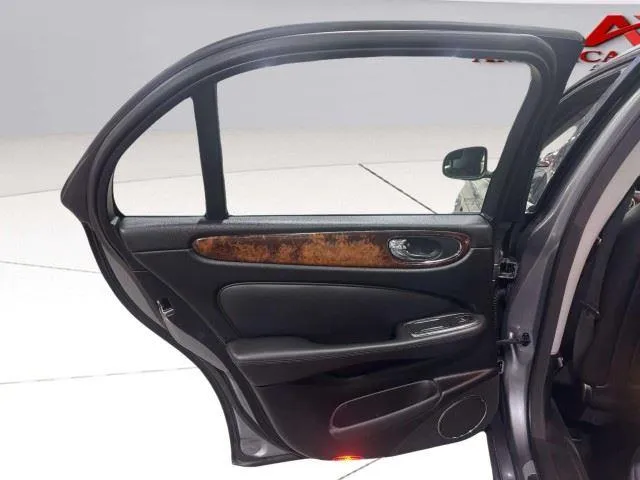 Jaguar XJ photo 25