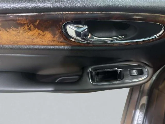 Jaguar XJ photo 26