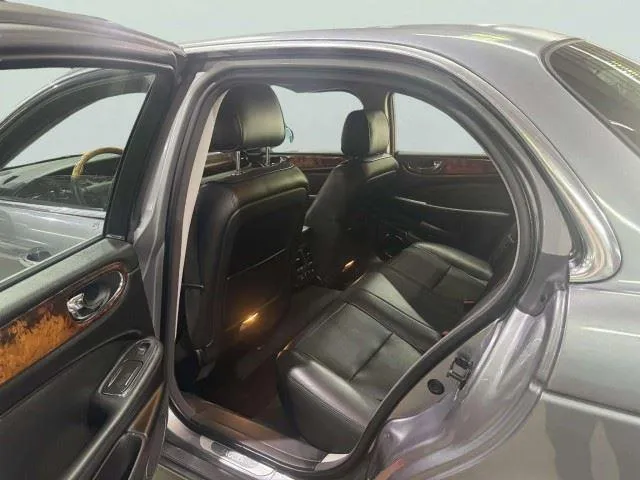 Jaguar XJ photo 27