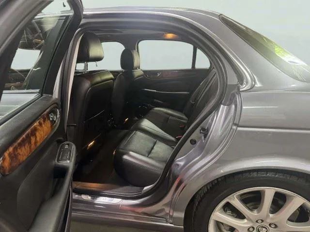 Jaguar XJ photo 28