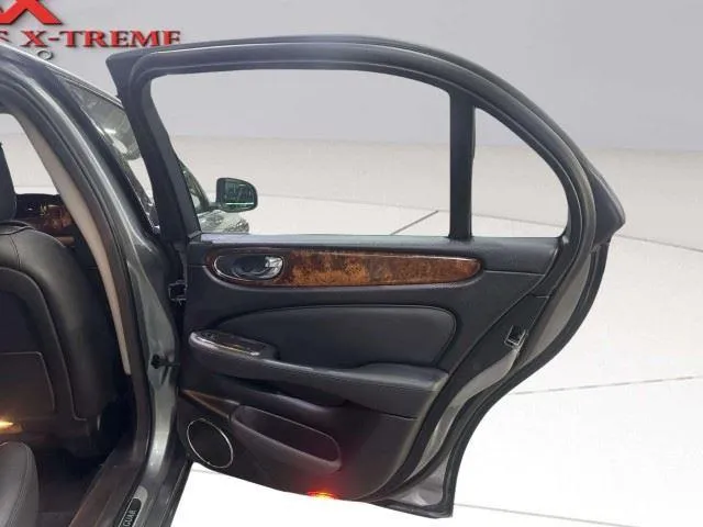 Jaguar XJ photo 32