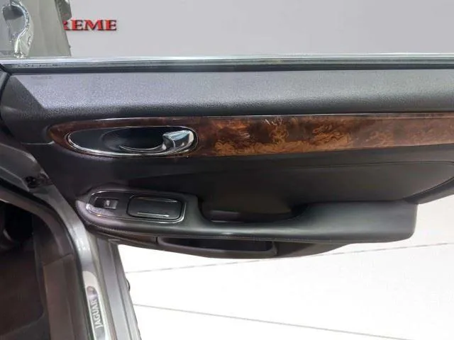 Jaguar XJ photo 33