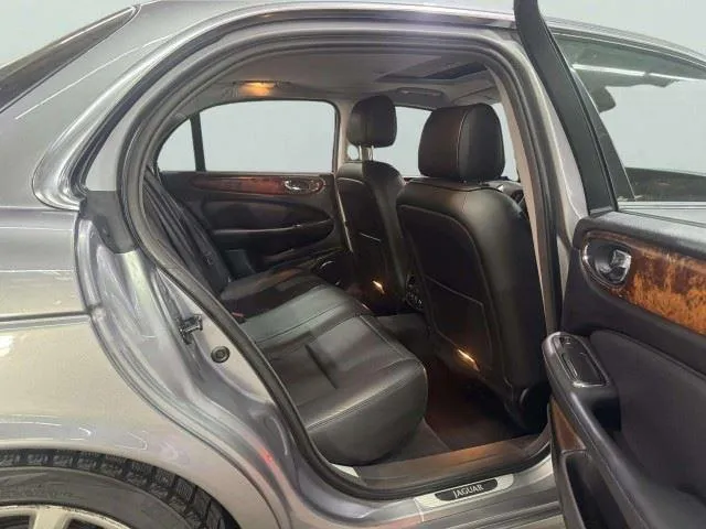 Jaguar XJ photo 35