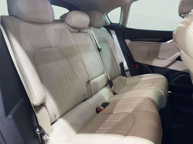 Maserati Levante photo 37