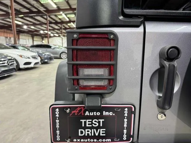 Jeep Wrangler photo 11