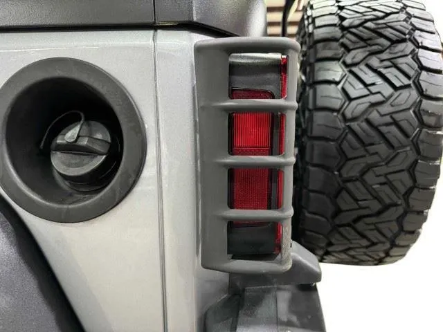 Jeep Wrangler photo 12