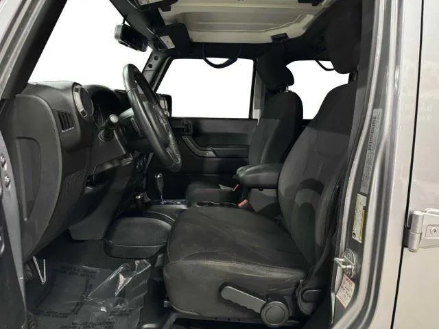 Jeep Wrangler photo 17