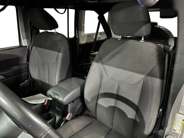Jeep Wrangler photo 18