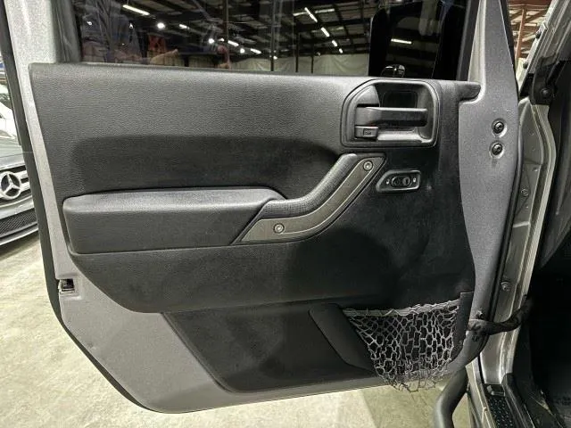Jeep Wrangler photo 20