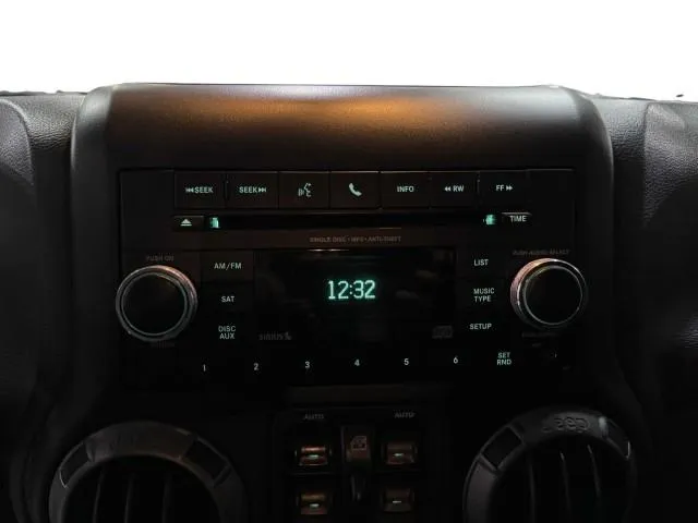 Jeep Wrangler photo 29