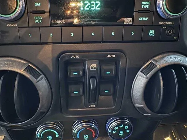 Jeep Wrangler photo 30