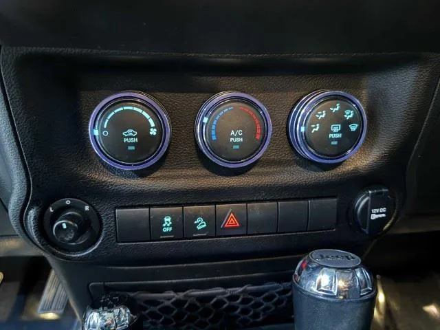 Jeep Wrangler photo 31