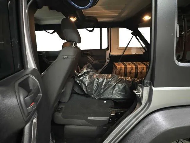 Jeep Wrangler photo 35
