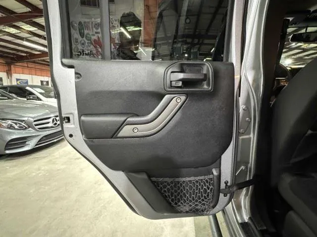 Jeep Wrangler photo 38