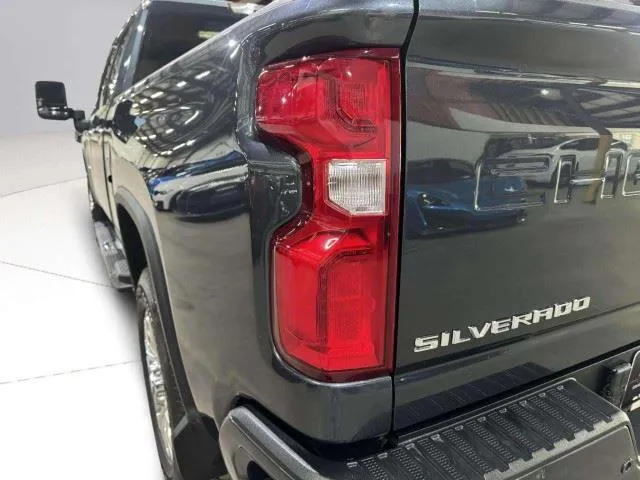 Chevrolet Silverado photo 12