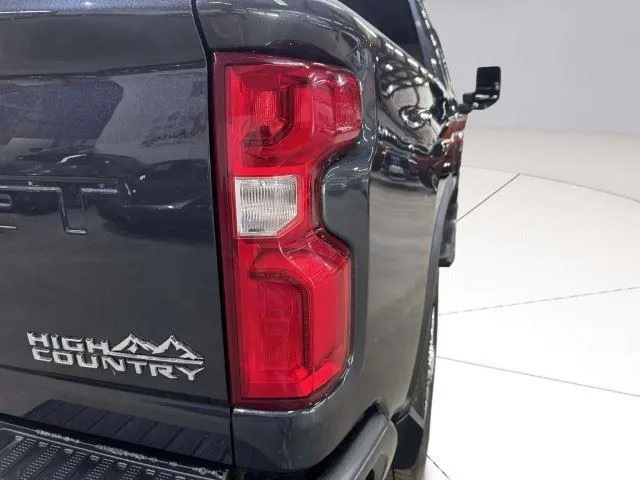 Chevrolet Silverado photo 13