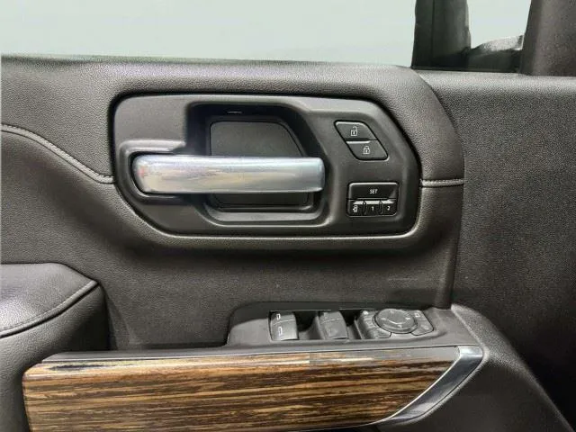 Chevrolet Silverado photo 16