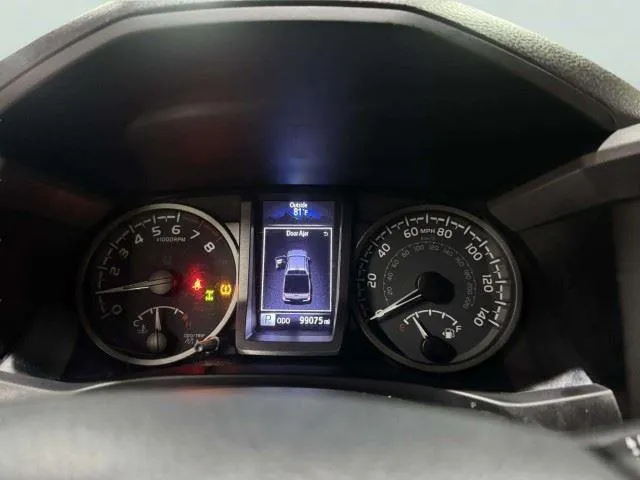 Toyota Tacoma photo 19