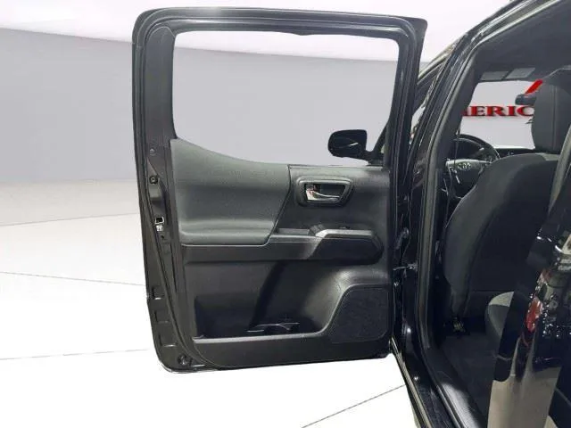 Toyota Tacoma photo 23