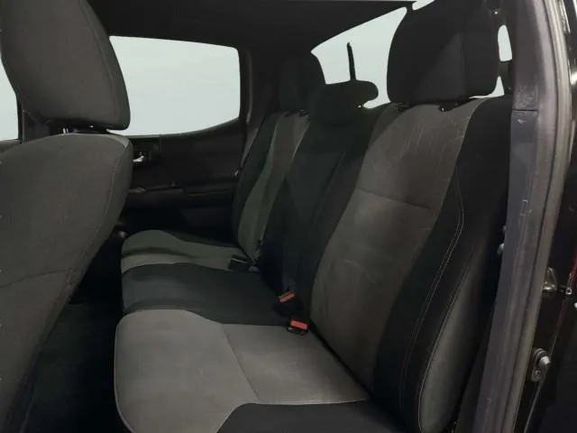 Toyota Tacoma photo 27
