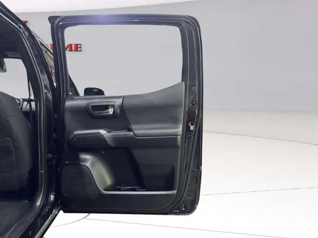 Toyota Tacoma photo 29