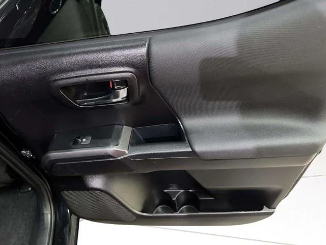Toyota Tacoma photo 30