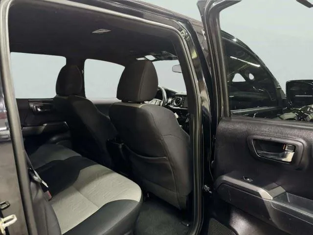 Toyota Tacoma photo 31