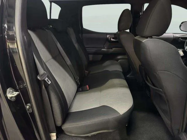 Toyota Tacoma photo 33