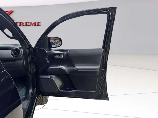 Toyota Tacoma photo 34