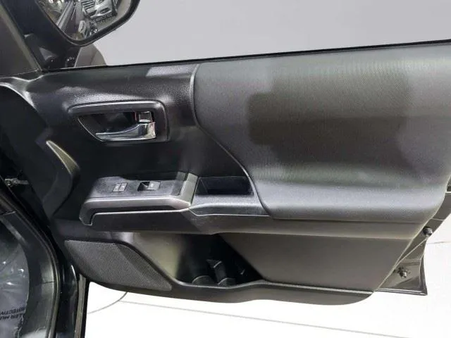 Toyota Tacoma photo 35