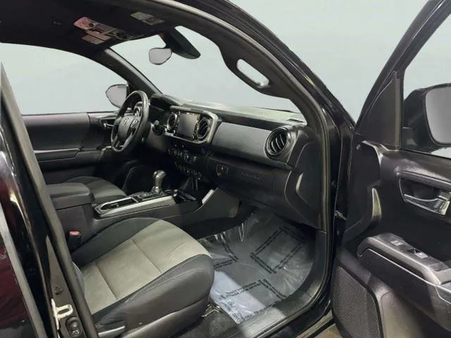 Toyota Tacoma photo 36
