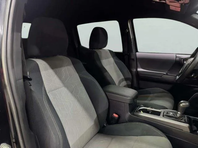 Toyota Tacoma photo 38