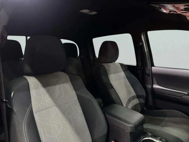 Toyota Tacoma photo 39