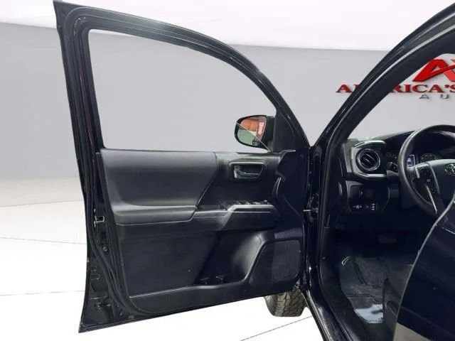 Toyota Tacoma photo 12
