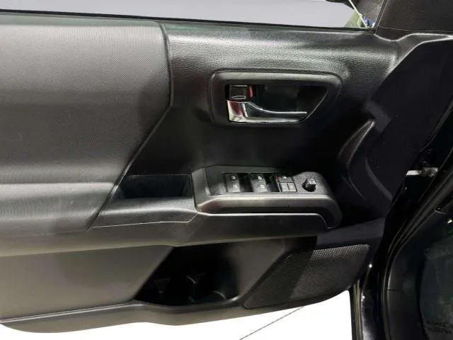 Toyota Tacoma photo 13