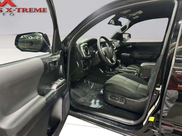 Toyota Tacoma photo 14