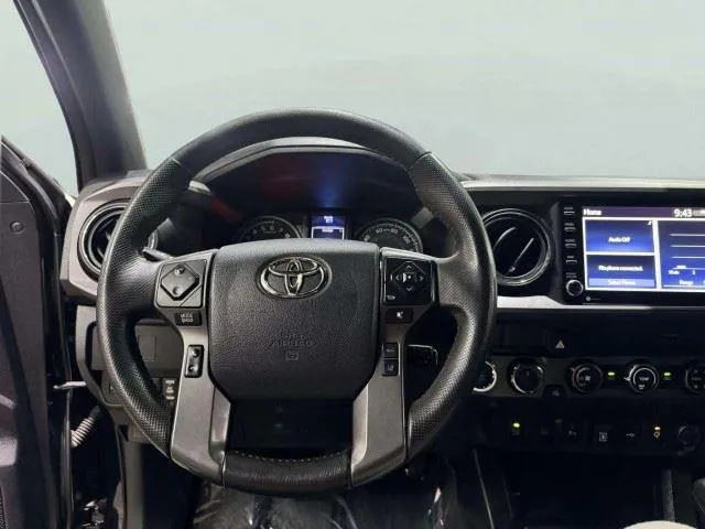 Toyota Tacoma photo 18