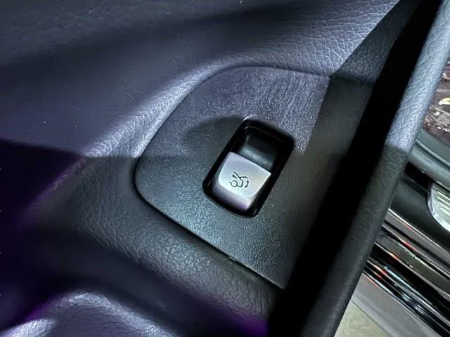 Mercedes-Benz E-Class photo 29