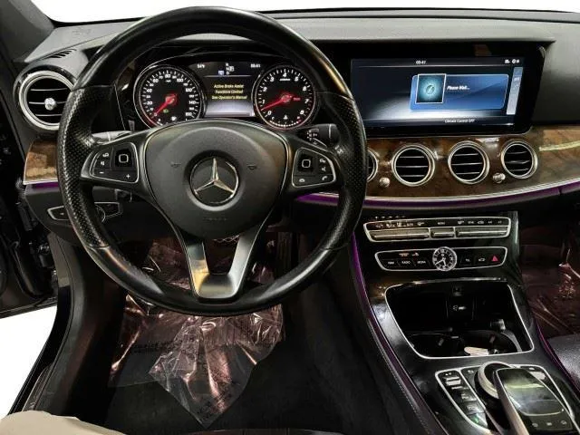 Mercedes-Benz E-Class photo 30
